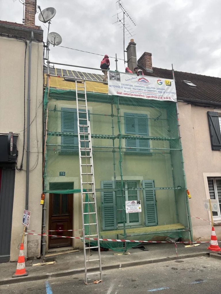 Maison échafaudée avec la bâche PS Rénovation