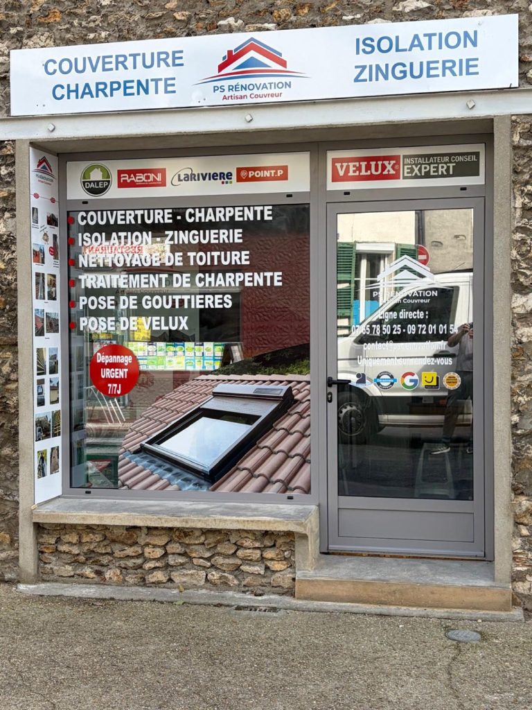 Vitrine des bureaux PS Rénovation à Saint-Arnoult-en-Yvelines, couverture, charpente, isolation et zinguerie